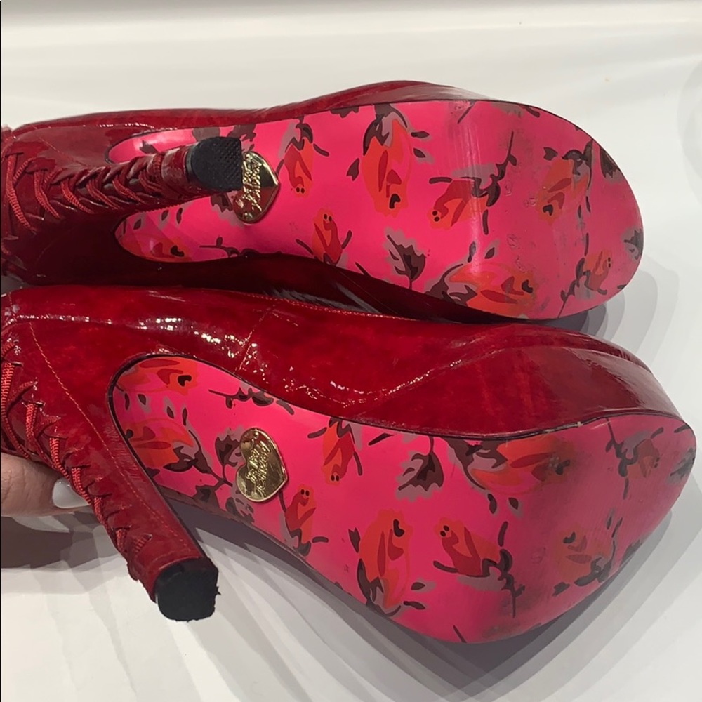Red Heels - Picture 6 of 6